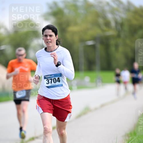 07.04.2024 - 43. Internationalen Wilhelmsburger Insellauf Dr. Thomas Lammeyer http://msf.ph/oto/6047700 07.04.2024 11:10:22 Laufen 3704 meine-sportfotos.de
