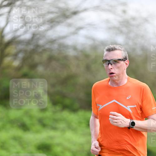 07.04.2024 - 43. Internationalen Wilhelmsburger Insellauf Dr. Thomas Lammeyer http://msf.ph/oto/6047724 07.04.2024 11:10:27 Laufen 3442 meine-sportfotos.de