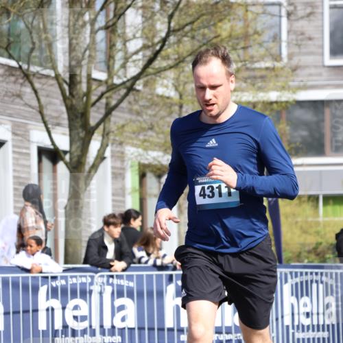 07.04.2024 - 43. Internationalen Wilhelmsburger Insellauf Strokosch-Dieckow http://msf.ph/oto/6047754 07.04.2024 11:20:25 Ziel 2406, 3150, 3496, 4311, 4384 meine-sportfotos.de