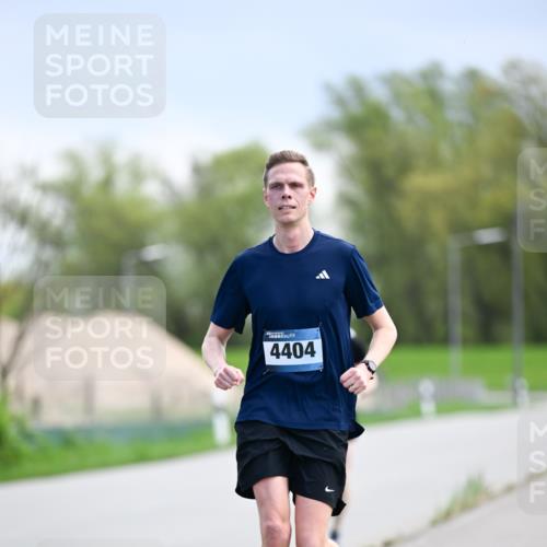07.04.2024 - 43. Internationalen Wilhelmsburger Insellauf Dr. Thomas Lammeyer http://msf.ph/oto/6047765 07.04.2024 11:10:37 Laufen 4404 meine-sportfotos.de