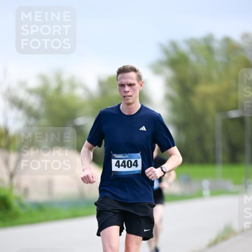 07.04.2024 - 43. Internationalen Wilhelmsburger Insellauf Dr. Thomas Lammeyer http://msf.ph/oto/6047772 07.04.2024 11:10:37 Laufen 4404 meine-sportfotos.de