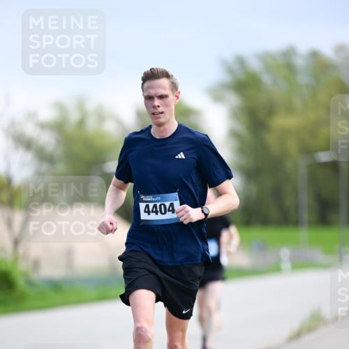 07.04.2024 - 43. Internationalen Wilhelmsburger Insellauf Dr. Thomas Lammeyer http://msf.ph/oto/6047775 07.04.2024 11:10:37 Laufen 4404 meine-sportfotos.de