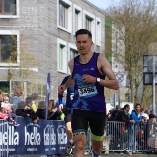 07.04.2024 - 43. Internationalen Wilhelmsburger Insellauf Strokosch-Dieckow http://msf.ph/oto/6047791 07.04.2024 11:20:22 Ziel 3150, 3496, 4311 meine-sportfotos.de
