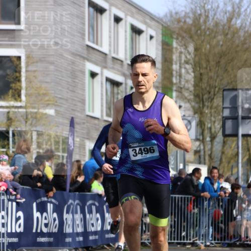 07.04.2024 - 43. Internationalen Wilhelmsburger Insellauf Strokosch-Dieckow http://msf.ph/oto/6047798 07.04.2024 11:20:22 Ziel 3150, 3496, 4311 meine-sportfotos.de
