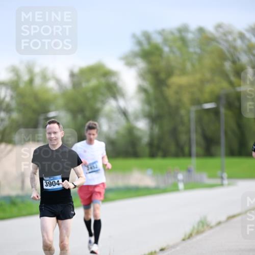 07.04.2024 - 43. Internationalen Wilhelmsburger Insellauf Dr. Thomas Lammeyer http://msf.ph/oto/6047803 07.04.2024 11:10:40 Laufen 3904, 3453 meine-sportfotos.de