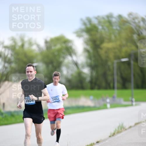 07.04.2024 - 43. Internationalen Wilhelmsburger Insellauf Dr. Thomas Lammeyer http://msf.ph/oto/6047805 07.04.2024 11:10:40 Laufen 3904, 245 meine-sportfotos.de