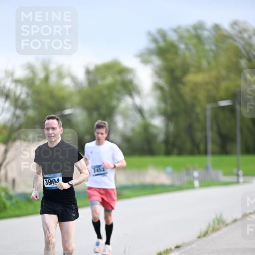 07.04.2024 - 43. Internationalen Wilhelmsburger Insellauf Dr. Thomas Lammeyer http://msf.ph/oto/6047807 07.04.2024 11:10:40 Laufen 3904 meine-sportfotos.de