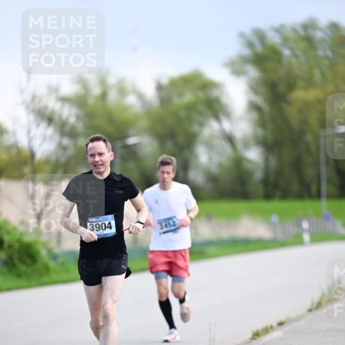 07.04.2024 - 43. Internationalen Wilhelmsburger Insellauf Dr. Thomas Lammeyer http://msf.ph/oto/6047811 07.04.2024 11:10:40 Laufen 3904 meine-sportfotos.de