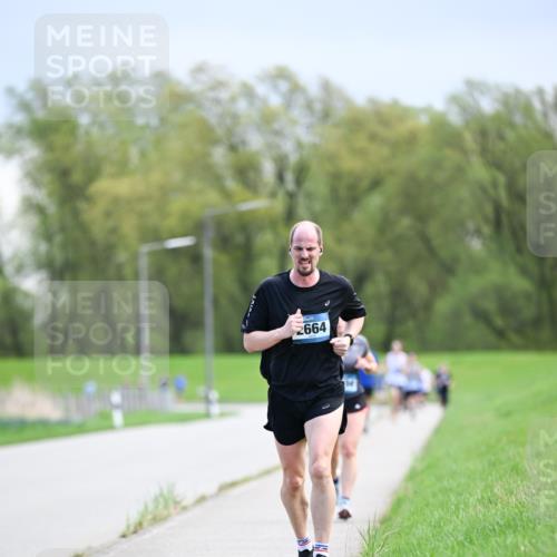 07.04.2024 - 43. Internationalen Wilhelmsburger Insellauf Dr. Thomas Lammeyer http://msf.ph/oto/6047818 07.04.2024 11:10:41 Laufen 2664 meine-sportfotos.de