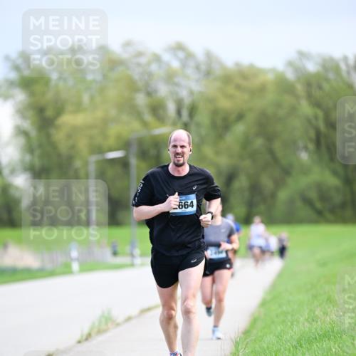 07.04.2024 - 43. Internationalen Wilhelmsburger Insellauf Dr. Thomas Lammeyer http://msf.ph/oto/6047833 07.04.2024 11:10:42 Laufen 664 meine-sportfotos.de