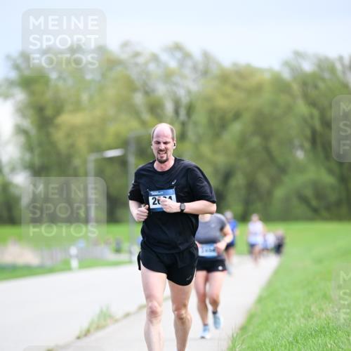 07.04.2024 - 43. Internationalen Wilhelmsburger Insellauf Dr. Thomas Lammeyer http://msf.ph/oto/6047839 07.04.2024 11:10:42 Laufen 20 meine-sportfotos.de
