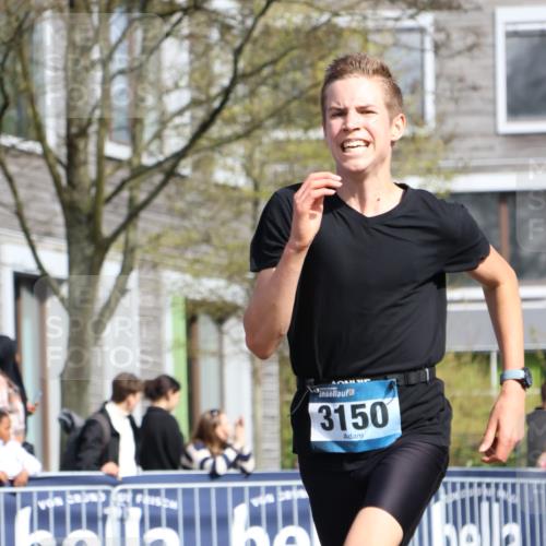 07.04.2024 - 43. Internationalen Wilhelmsburger Insellauf Strokosch-Dieckow http://msf.ph/oto/6047848 07.04.2024 11:20:19 Ziel 3150, 3496, 4311 meine-sportfotos.de