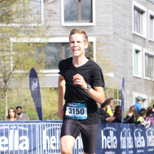 07.04.2024 - 43. Internationalen Wilhelmsburger Insellauf Strokosch-Dieckow http://msf.ph/oto/6047874 07.04.2024 11:20:19 Ziel 3150, 3496, 4311 meine-sportfotos.de