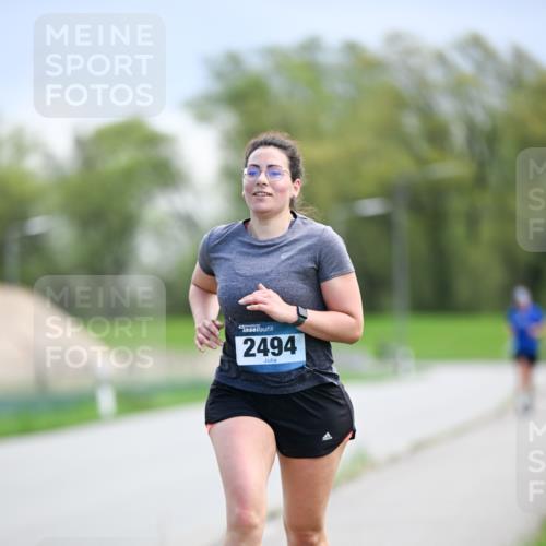 07.04.2024 - 43. Internationalen Wilhelmsburger Insellauf Dr. Thomas Lammeyer http://msf.ph/oto/6047879 07.04.2024 11:10:48 Laufen 2494 meine-sportfotos.de