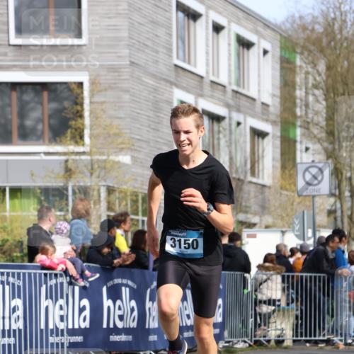07.04.2024 - 43. Internationalen Wilhelmsburger Insellauf Strokosch-Dieckow http://msf.ph/oto/6047902 07.04.2024 11:20:18 Ziel 3150, 3496, 4311 meine-sportfotos.de