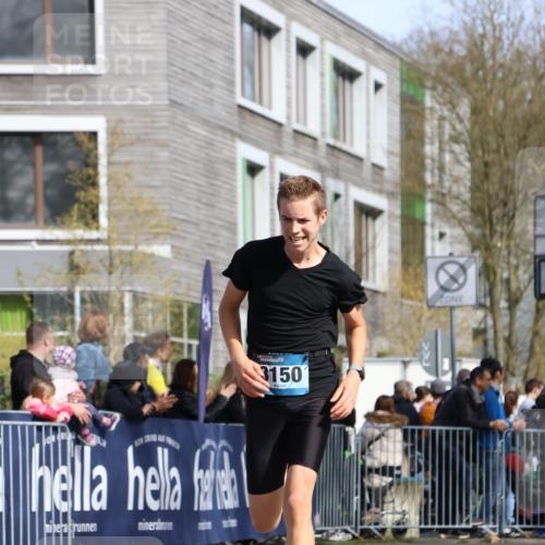 07.04.2024 - 43. Internationalen Wilhelmsburger Insellauf Strokosch-Dieckow http://msf.ph/oto/6047910 07.04.2024 11:20:18 Ziel 3150, 3496, 4311 meine-sportfotos.de