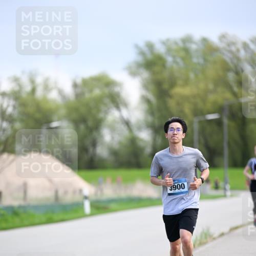07.04.2024 - 43. Internationalen Wilhelmsburger Insellauf Dr. Thomas Lammeyer http://msf.ph/oto/6047987 07.04.2024 11:11:13 Laufen 3900 meine-sportfotos.de