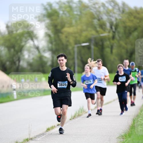 07.04.2024 - 43. Internationalen Wilhelmsburger Insellauf Dr. Thomas Lammeyer http://msf.ph/oto/6048057 07.04.2024 11:11:23 Laufen 3825, 4079 meine-sportfotos.de