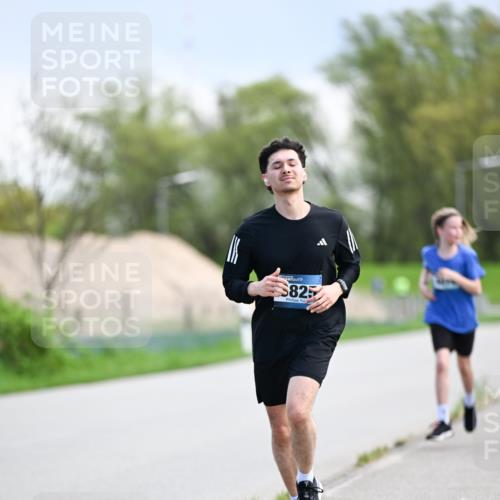 07.04.2024 - 43. Internationalen Wilhelmsburger Insellauf Dr. Thomas Lammeyer http://msf.ph/oto/6048075 07.04.2024 11:11:25 Laufen 825 meine-sportfotos.de