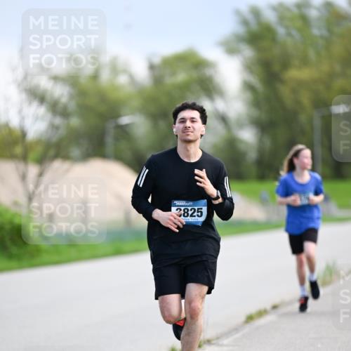 07.04.2024 - 43. Internationalen Wilhelmsburger Insellauf Dr. Thomas Lammeyer http://msf.ph/oto/6048080 07.04.2024 11:11:26 Laufen 2825 meine-sportfotos.de