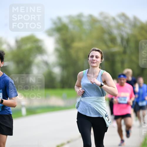 07.04.2024 - 43. Internationalen Wilhelmsburger Insellauf Dr. Thomas Lammeyer http://msf.ph/oto/6048271 07.04.2024 11:11:42 Laufen 2 meine-sportfotos.de