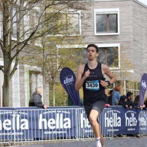 07.04.2024 - 43. Internationalen Wilhelmsburger Insellauf Strokosch-Dieckow http://msf.ph/oto/6048294 07.04.2024 11:19:11 Ziel 2116, 2365, 2392, 3439, 3949 meine-sportfotos.de