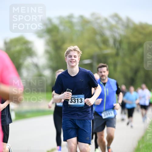 07.04.2024 - 43. Internationalen Wilhelmsburger Insellauf Dr. Thomas Lammeyer http://msf.ph/oto/6048341 07.04.2024 11:11:48 Laufen 3313, 3951 meine-sportfotos.de