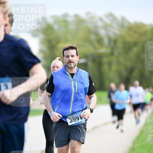 07.04.2024 - 43. Internationalen Wilhelmsburger Insellauf Dr. Thomas Lammeyer http://msf.ph/oto/6048367 07.04.2024 11:11:50 Laufen 3991 meine-sportfotos.de