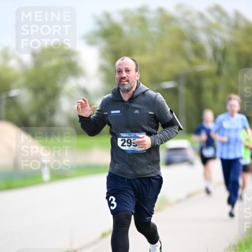 07.04.2024 - 43. Internationalen Wilhelmsburger Insellauf Dr. Thomas Lammeyer http://msf.ph/oto/6048482 07.04.2024 11:12:04 Laufen 13, 295 meine-sportfotos.de