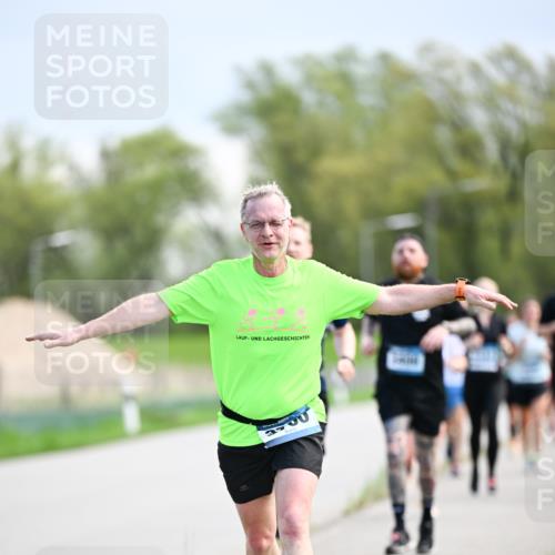 07.04.2024 - 43. Internationalen Wilhelmsburger Insellauf Dr. Thomas Lammeyer http://msf.ph/oto/6048571 07.04.2024 11:12:11 Laufen 37 meine-sportfotos.de