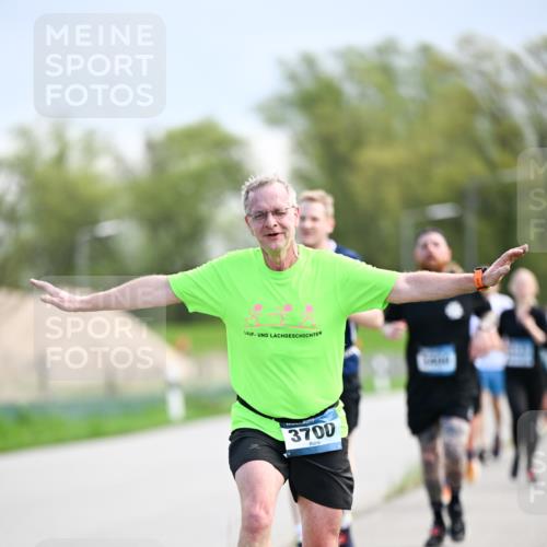 07.04.2024 - 43. Internationalen Wilhelmsburger Insellauf Dr. Thomas Lammeyer http://msf.ph/oto/6048575 07.04.2024 11:12:12 Laufen 3700 meine-sportfotos.de