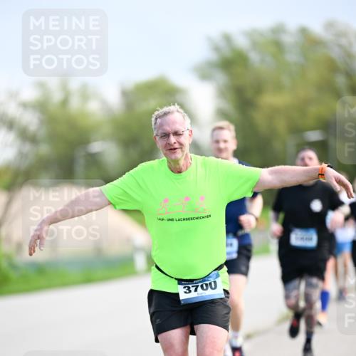 07.04.2024 - 43. Internationalen Wilhelmsburger Insellauf Dr. Thomas Lammeyer http://msf.ph/oto/6048580 07.04.2024 11:12:12 Laufen 3700 meine-sportfotos.de