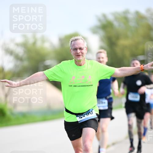 07.04.2024 - 43. Internationalen Wilhelmsburger Insellauf Dr. Thomas Lammeyer http://msf.ph/oto/6048582 07.04.2024 11:12:12 Laufen 37 meine-sportfotos.de