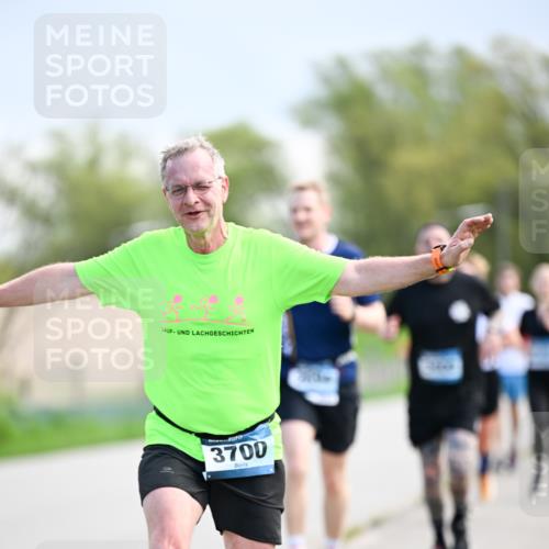 07.04.2024 - 43. Internationalen Wilhelmsburger Insellauf Dr. Thomas Lammeyer http://msf.ph/oto/6048587 07.04.2024 11:12:12 Laufen 3700 meine-sportfotos.de