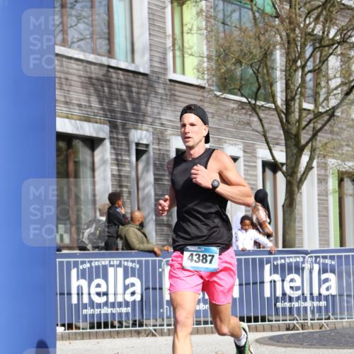 07.04.2024 - 43. Internationalen Wilhelmsburger Insellauf Strokosch-Dieckow http://msf.ph/oto/6048598 07.04.2024 11:19:00 Ziel 2116, 2392, 3949, 4387 meine-sportfotos.de