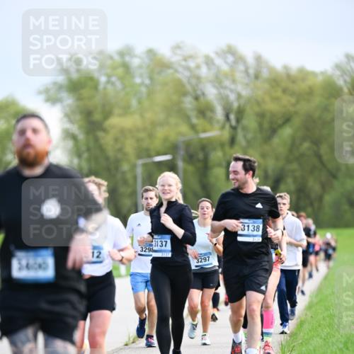 07.04.2024 - 43. Internationalen Wilhelmsburger Insellauf Dr. Thomas Lammeyer http://msf.ph/oto/6048613 07.04.2024 11:12:15 Laufen 12, 3400, 3137, 3298, 3137, 3297, 3138, 3138 meine-sportfotos.de