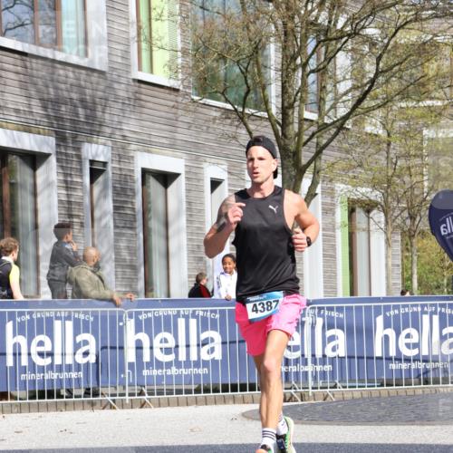 07.04.2024 - 43. Internationalen Wilhelmsburger Insellauf Strokosch-Dieckow http://msf.ph/oto/6048634 07.04.2024 11:18:59 Ziel 2116, 2392, 4387 meine-sportfotos.de