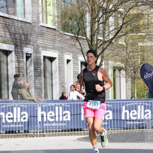 07.04.2024 - 43. Internationalen Wilhelmsburger Insellauf Strokosch-Dieckow http://msf.ph/oto/6048658 07.04.2024 11:18:59 Ziel 2116, 2392, 4387 meine-sportfotos.de