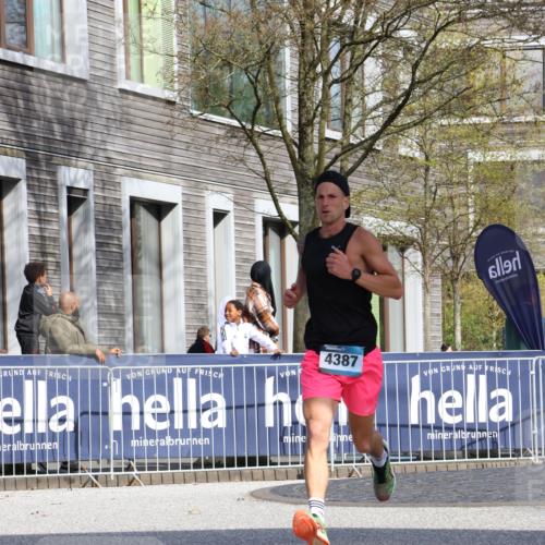 07.04.2024 - 43. Internationalen Wilhelmsburger Insellauf Strokosch-Dieckow http://msf.ph/oto/6048670 07.04.2024 11:18:59 Ziel 2116, 2392, 4387 meine-sportfotos.de