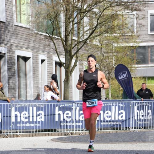 07.04.2024 - 43. Internationalen Wilhelmsburger Insellauf Strokosch-Dieckow http://msf.ph/oto/6048691 07.04.2024 11:18:59 Ziel 2116, 2392, 4387 meine-sportfotos.de