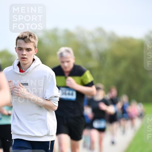 07.04.2024 - 43. Internationalen Wilhelmsburger Insellauf Dr. Thomas Lammeyer http://msf.ph/oto/6048711 07.04.2024 11:12:23 Laufen 3644 meine-sportfotos.de
