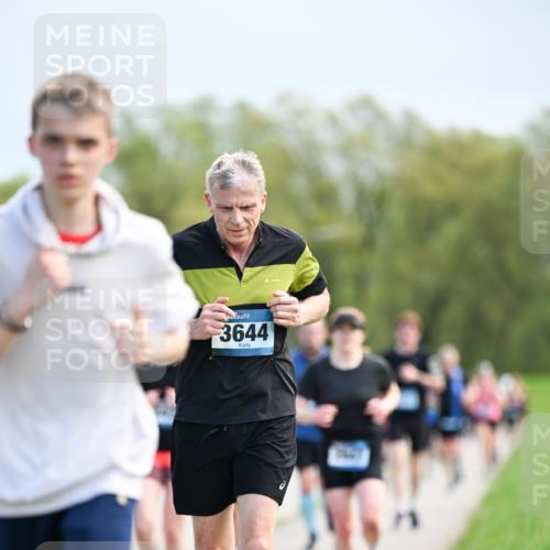 07.04.2024 - 43. Internationalen Wilhelmsburger Insellauf Dr. Thomas Lammeyer http://msf.ph/oto/6048714 07.04.2024 11:12:23 Laufen 3644 meine-sportfotos.de