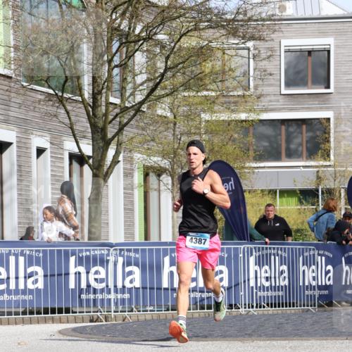 07.04.2024 - 43. Internationalen Wilhelmsburger Insellauf Strokosch-Dieckow http://msf.ph/oto/6048723 07.04.2024 11:18:58 Ziel 2392, 4387 meine-sportfotos.de