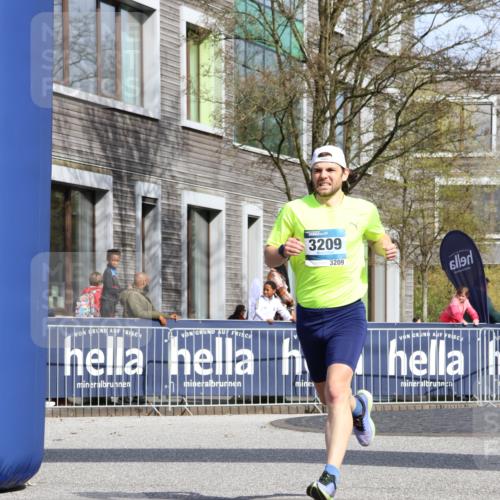 07.04.2024 - 43. Internationalen Wilhelmsburger Insellauf Strokosch-Dieckow http://msf.ph/oto/6048782 07.04.2024 11:18:47 Ziel 3209, 4362 meine-sportfotos.de