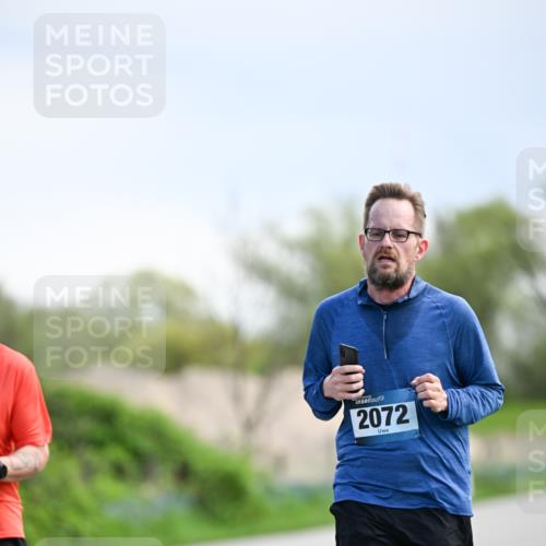07.04.2024 - 43. Internationalen Wilhelmsburger Insellauf Dr. Thomas Lammeyer http://msf.ph/oto/6048803 07.04.2024 11:12:30 Laufen 2072 meine-sportfotos.de