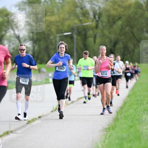 07.04.2024 - 43. Internationalen Wilhelmsburger Insellauf Dr. Thomas Lammeyer http://msf.ph/oto/6048821 07.04.2024 11:12:37 Laufen 3930, 2867, 4232 meine-sportfotos.de