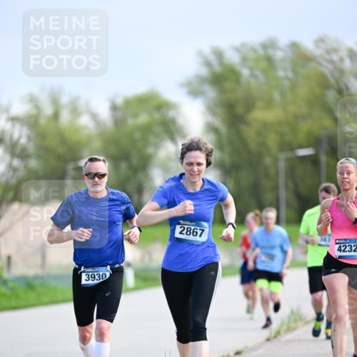 07.04.2024 - 43. Internationalen Wilhelmsburger Insellauf Dr. Thomas Lammeyer http://msf.ph/oto/6048841 07.04.2024 11:12:39 Laufen 3930, 2867, 4232 meine-sportfotos.de