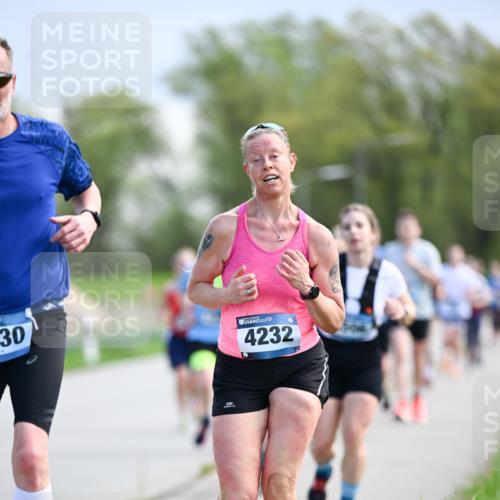 07.04.2024 - 43. Internationalen Wilhelmsburger Insellauf Dr. Thomas Lammeyer http://msf.ph/oto/6048874 07.04.2024 11:12:42 Laufen 30, 30, 4232 meine-sportfotos.de