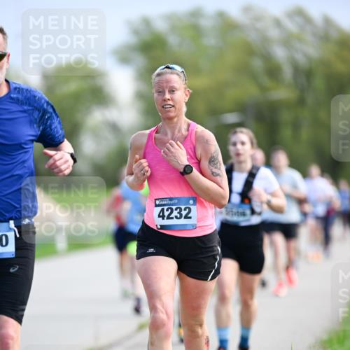 07.04.2024 - 43. Internationalen Wilhelmsburger Insellauf Dr. Thomas Lammeyer http://msf.ph/oto/6048876 07.04.2024 11:12:42 Laufen 0, 4232 meine-sportfotos.de