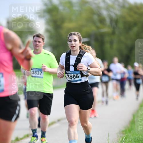 07.04.2024 - 43. Internationalen Wilhelmsburger Insellauf Dr. Thomas Lammeyer http://msf.ph/oto/6048881 07.04.2024 11:12:44 Laufen 3837, 3505 meine-sportfotos.de